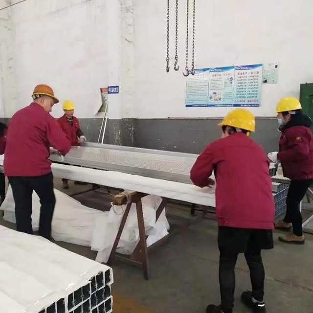 大红鹰dhy铝业 铝材包装车间