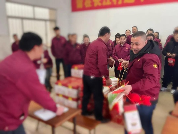张家港大红鹰dhy铝业暖心慰问活动 图3
